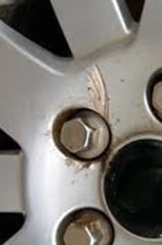 Damage to a wheel as a result of grinding out a locking wheel bolt
